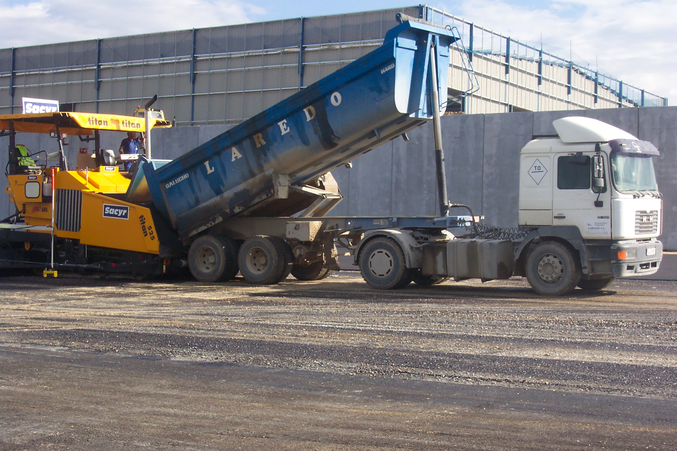 Trabajos de asfaltado de aeropuertos